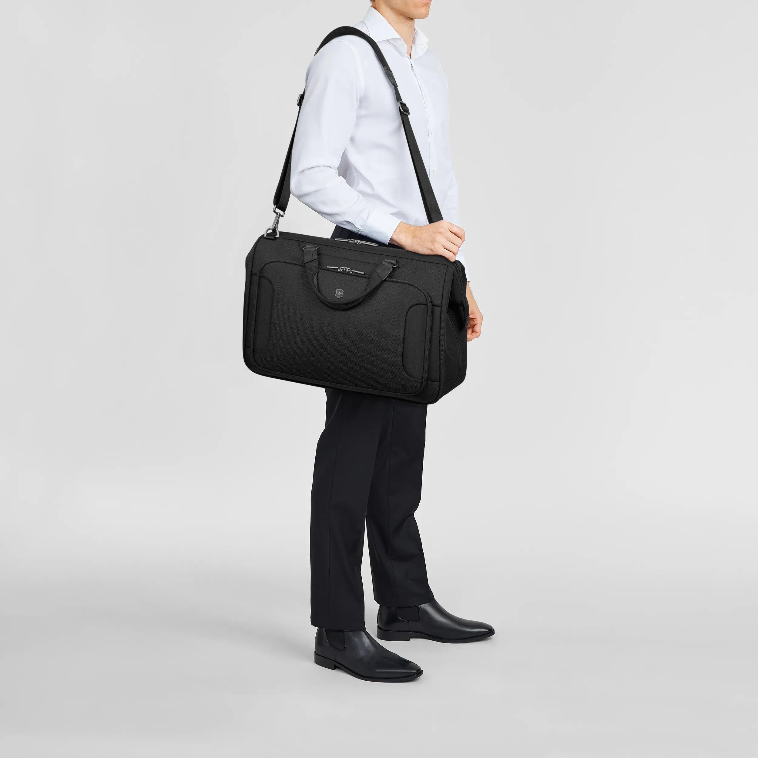 Victorinox Werks Traveler 7.0 Weekender in Black — lifestyle
