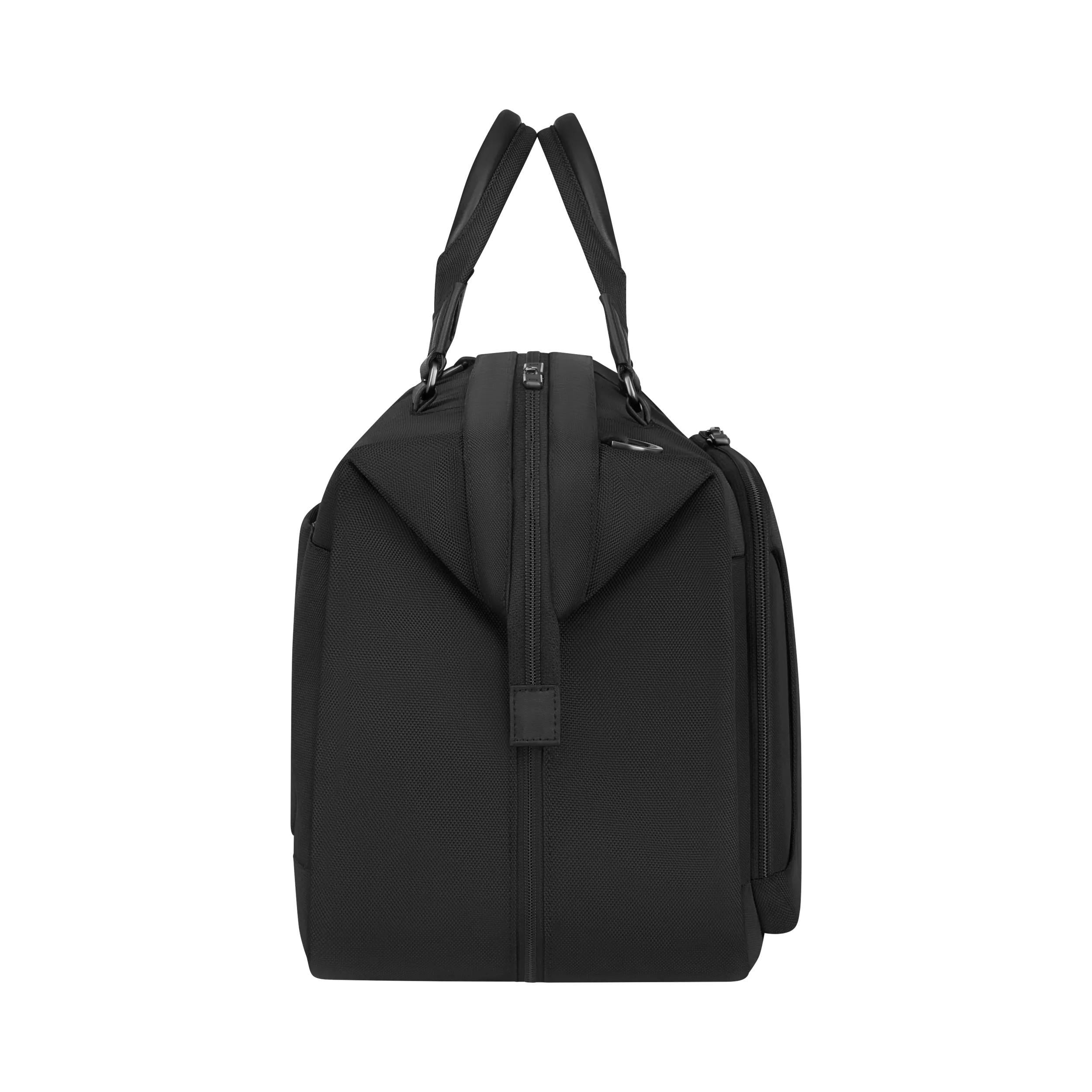 Victorinox Werks Traveler 7.0 Weekender in Black — angle view 4