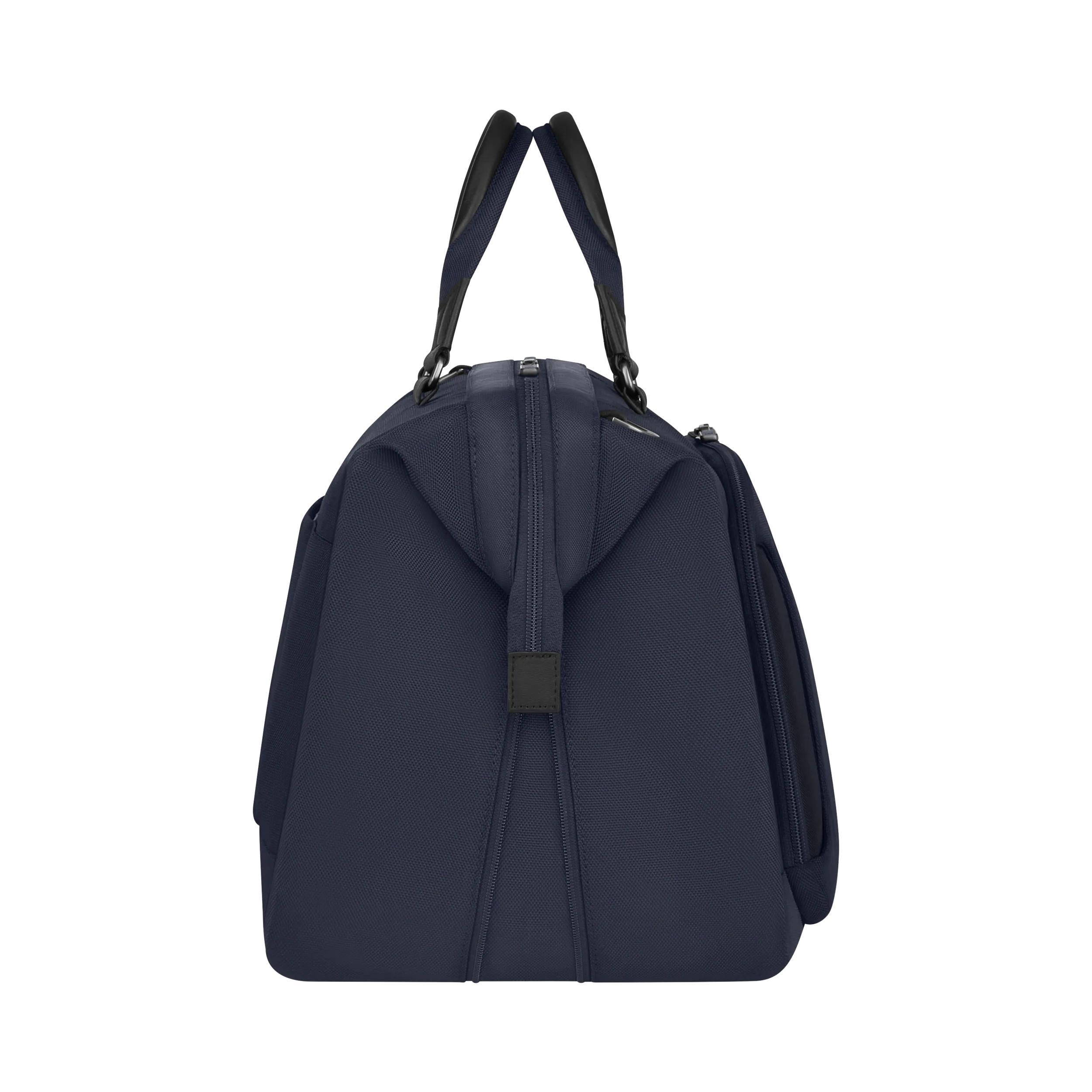 Victorinox Werks Traveler 7.0 Weekender in Navy Blue — angle view 5