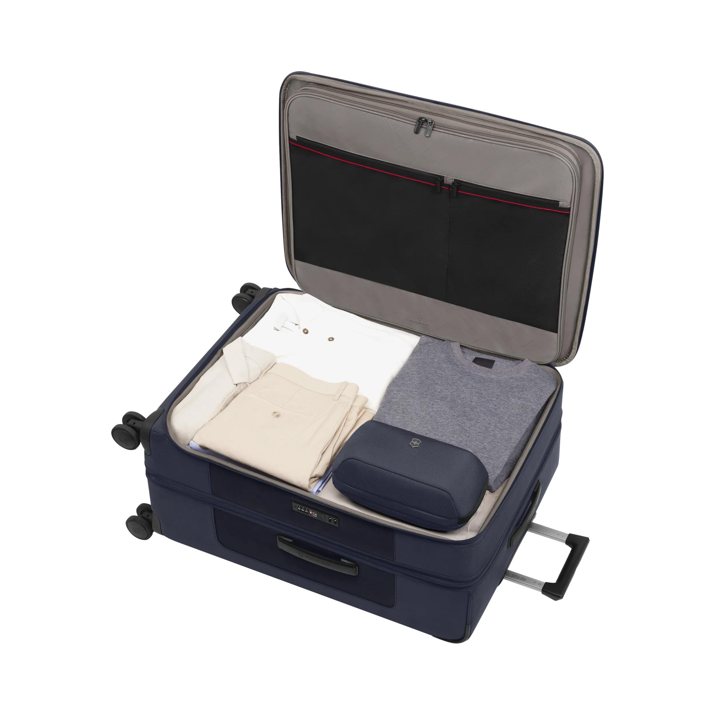 Victorinox Werks Traveler 7.0 Large Case in Blue — interior view 3