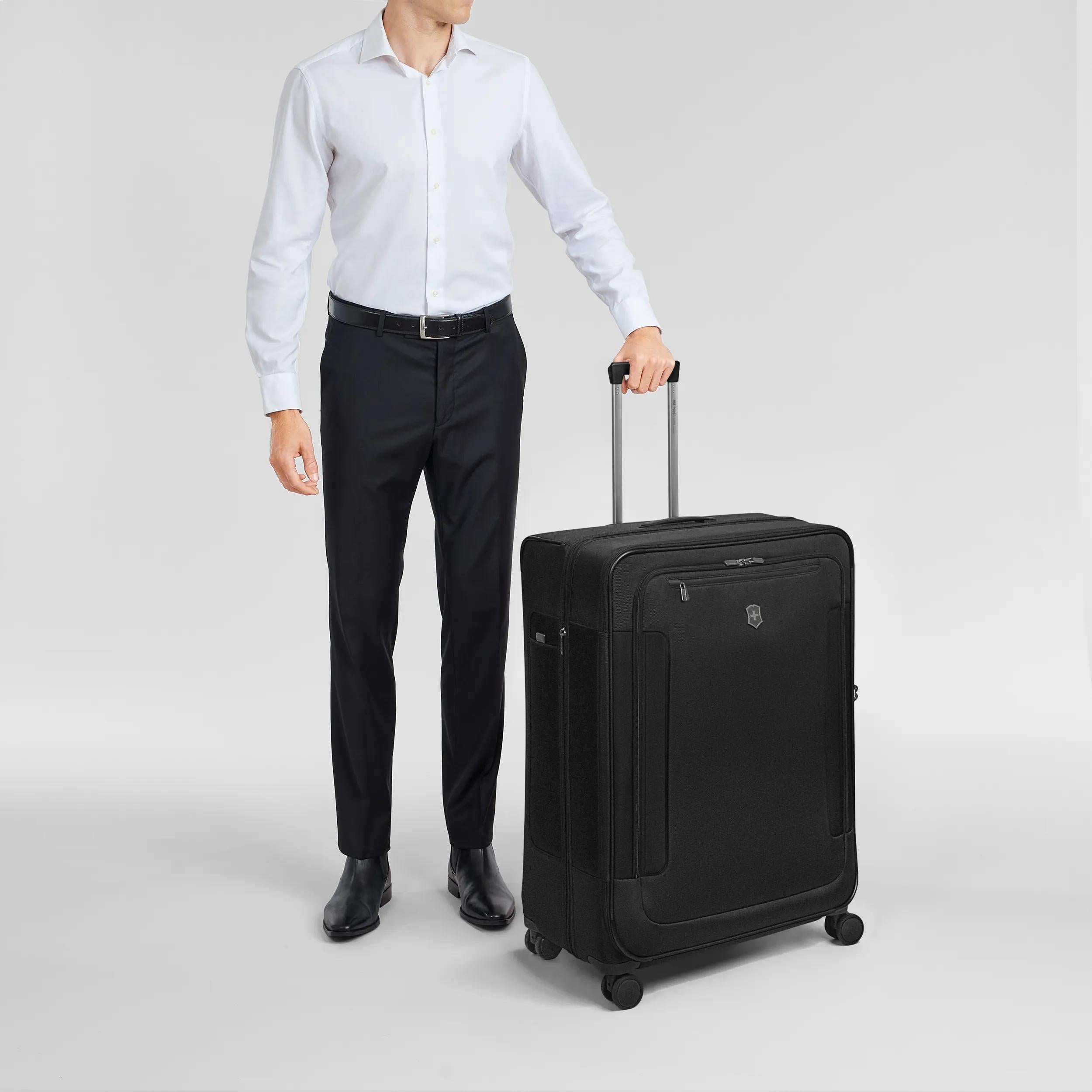 Victorinox Werks Traveler 7.0 Extra Large Case in Black — lifestyle