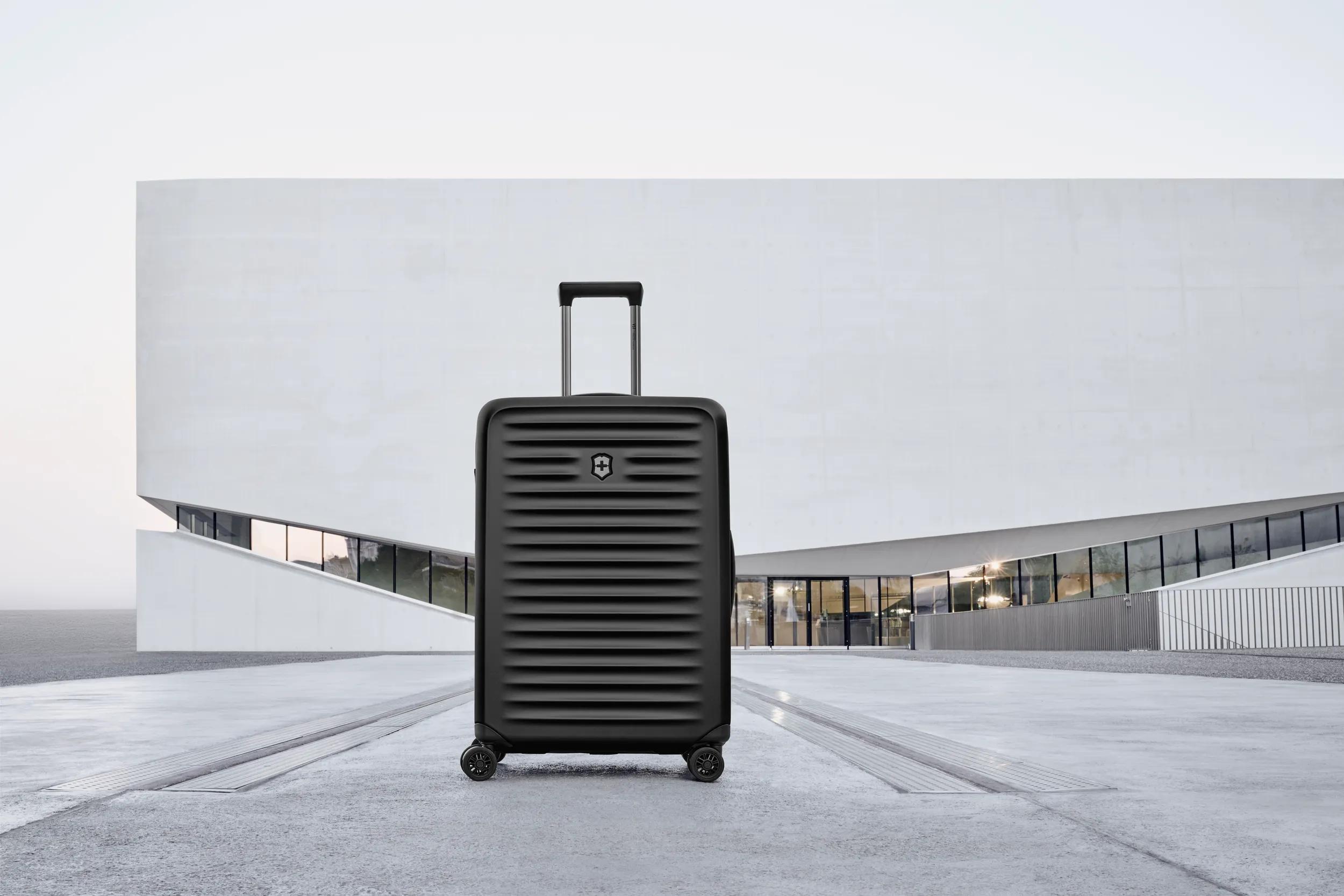Victorinox Airox Advanced Extra Large Case in Black — detail view