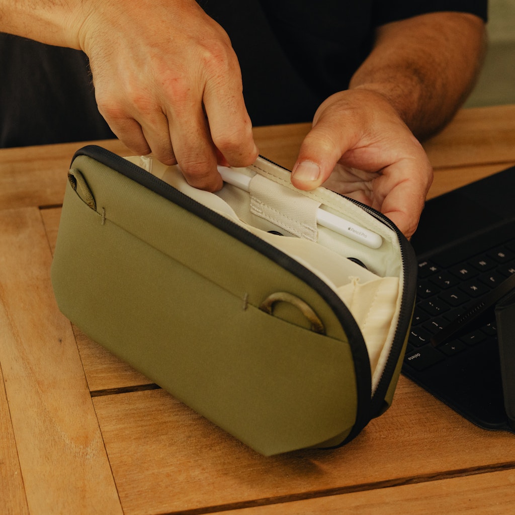 Peak Design Small Tech Pouch in Kelp — interior view 2 # color_Kelp
