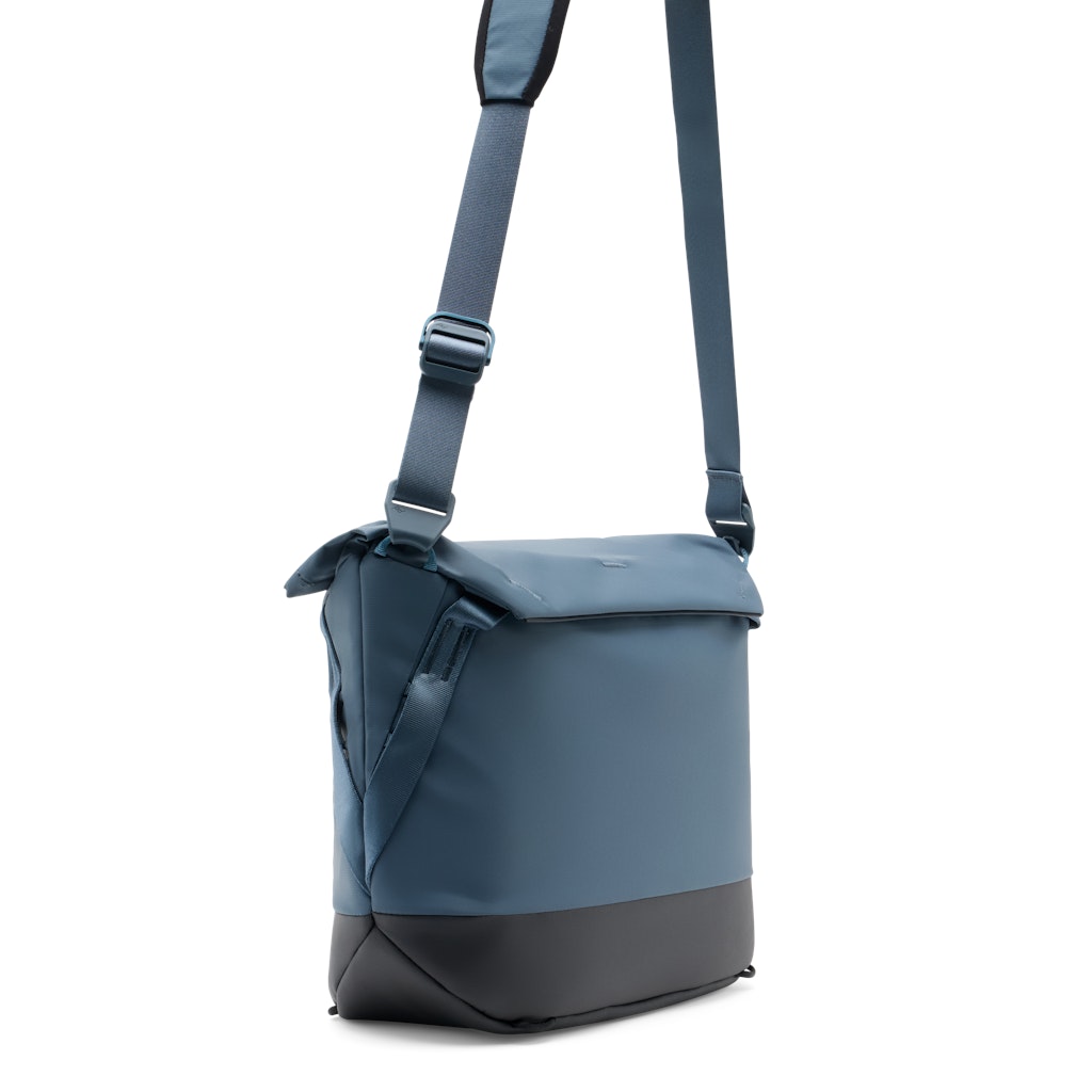 Peak Design Everyday Tote 15L in Ocean — angle view 2 # color_Ocean