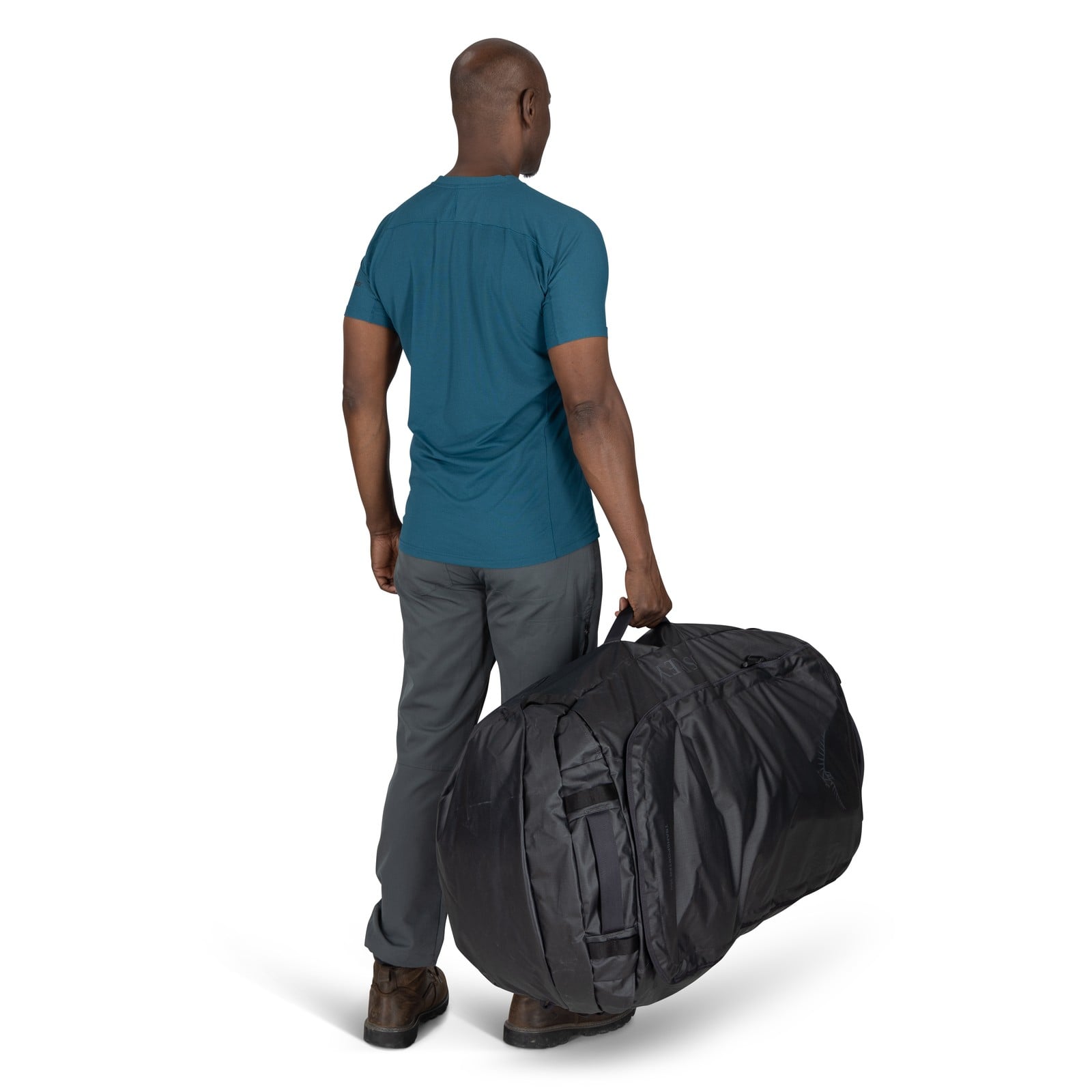 Osprey Transporter Duffel 150L in Raven Black Black — lifestyle 2