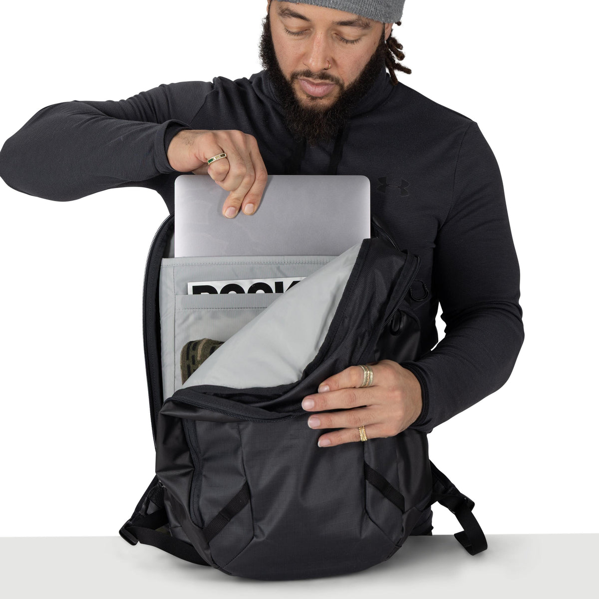Osprey Transporter Panel Loader Backpack 20L in Raven Black — detail view 4