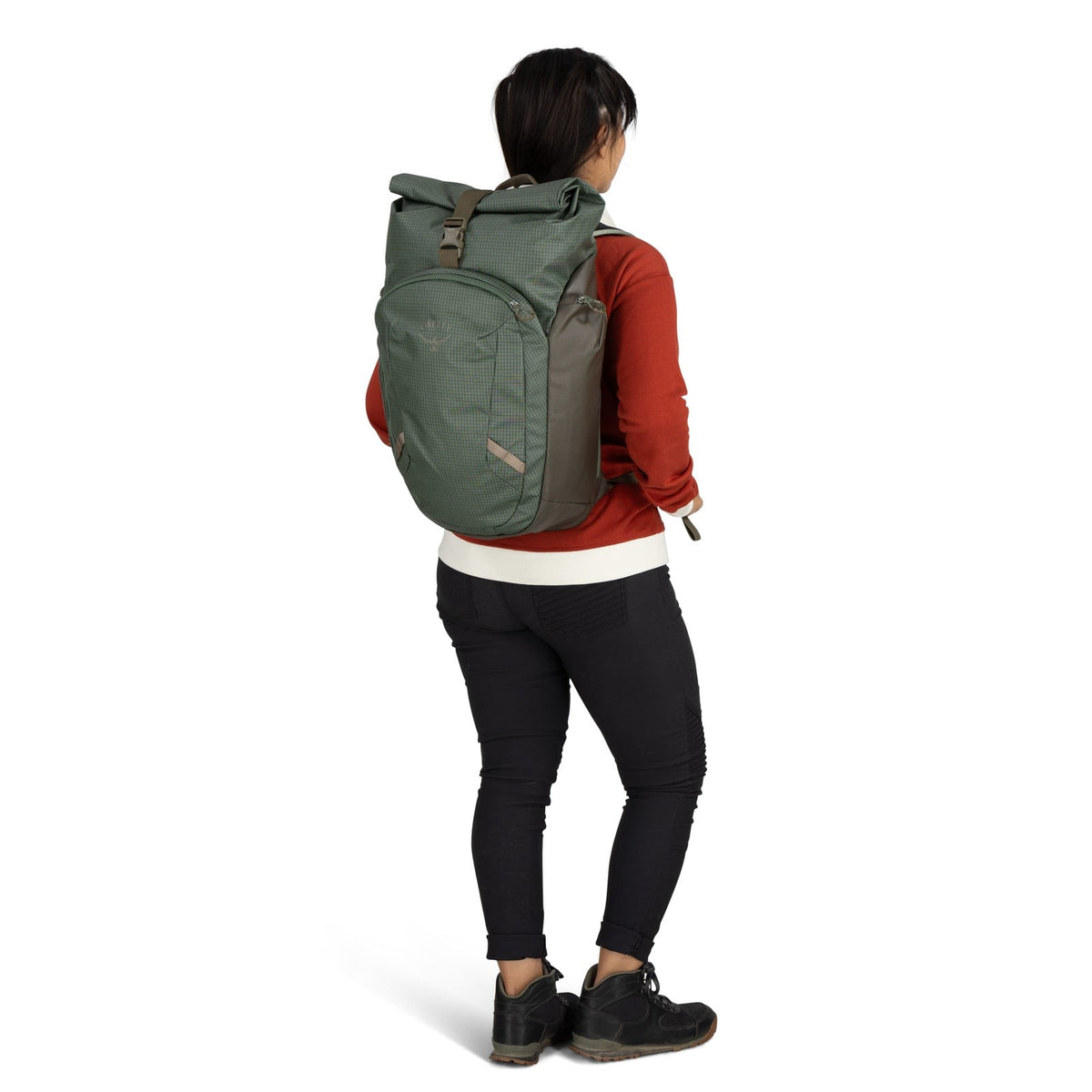 Osprey Transporter Roll Top Pack 25L in Pine Leaf/Earl Grey — lifestyle 2