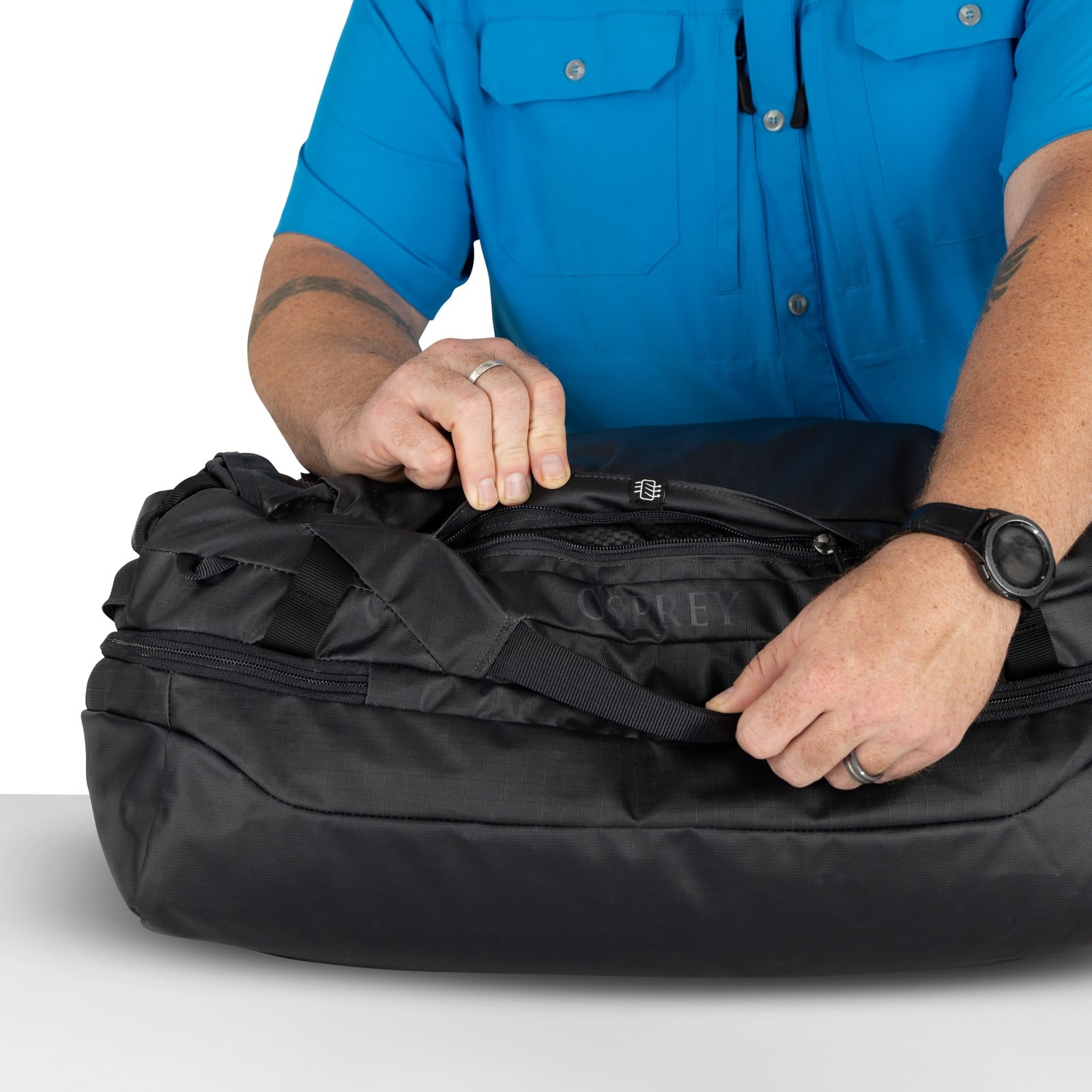 Osprey Transporter Squffel 44L in Raven Black Black — detail view
