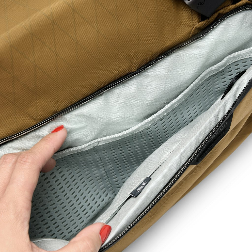 Peak Design Travel Duffel 35L in Coyote — detail view # color_Coyote