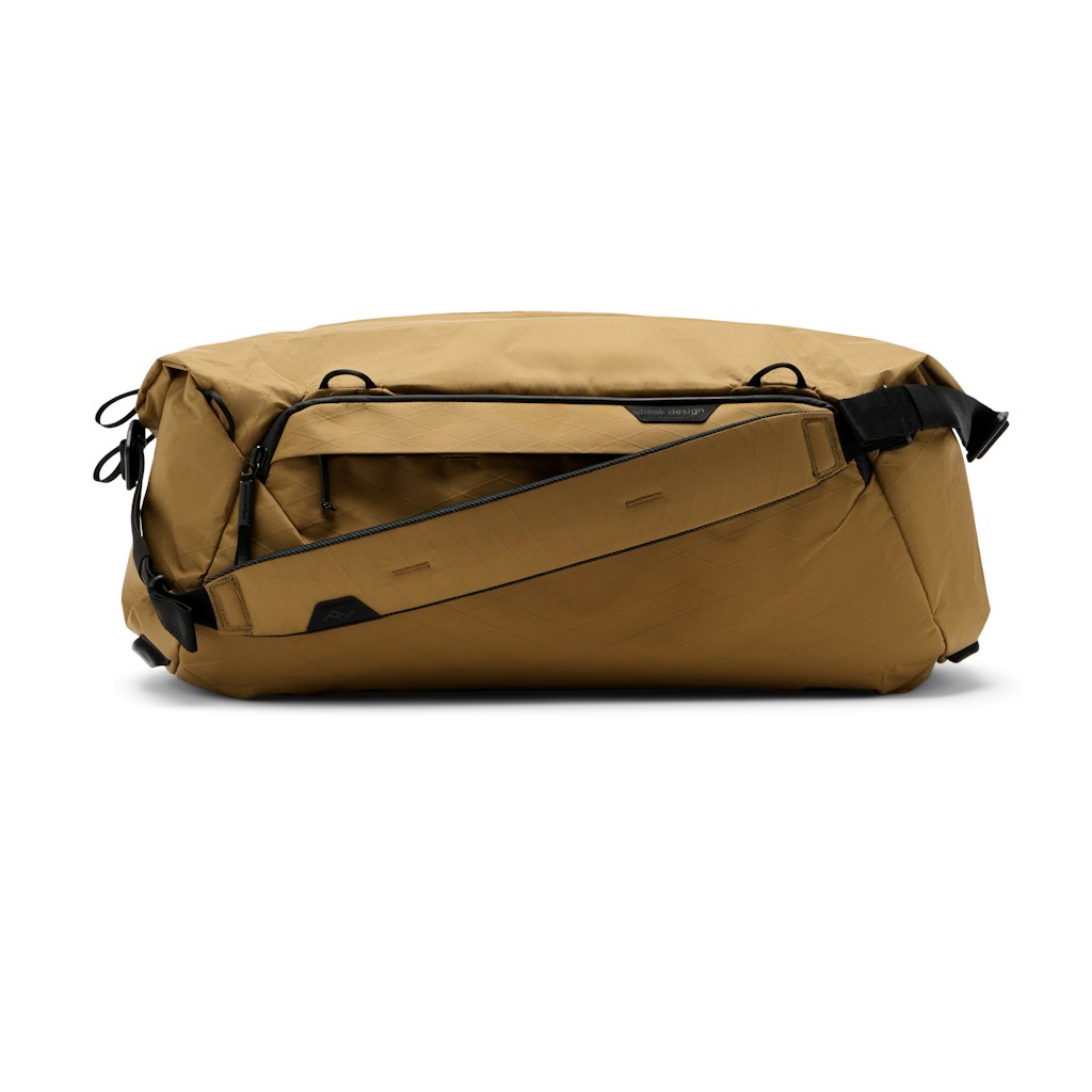 Peak Design Travel Duffel 35L in Coyote — detail view 2 # color_Coyote