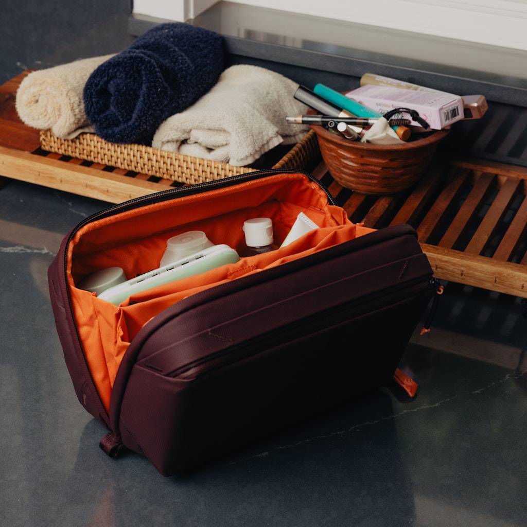 Peak Design Wash Pouch in Eclipse — lifestyle 2