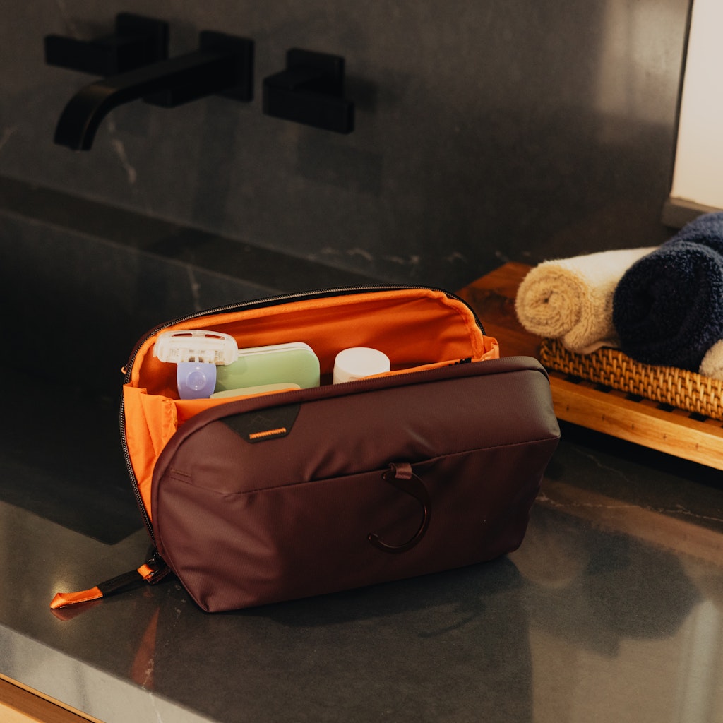 Peak Design Wash Pouch in Eclipse — lifestyle 4