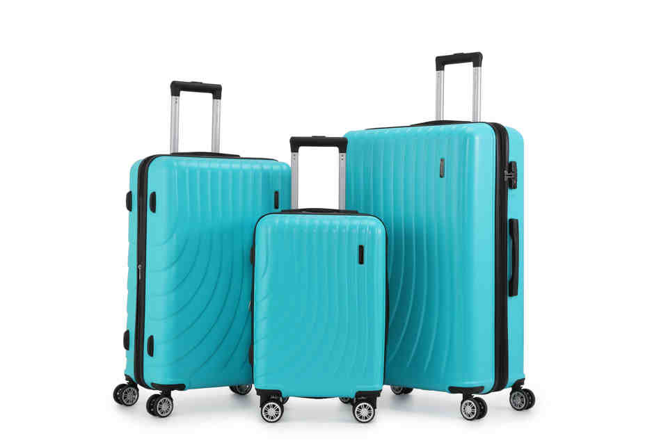 Camel Mountain 948U Hardside Spinner – three-quarter view