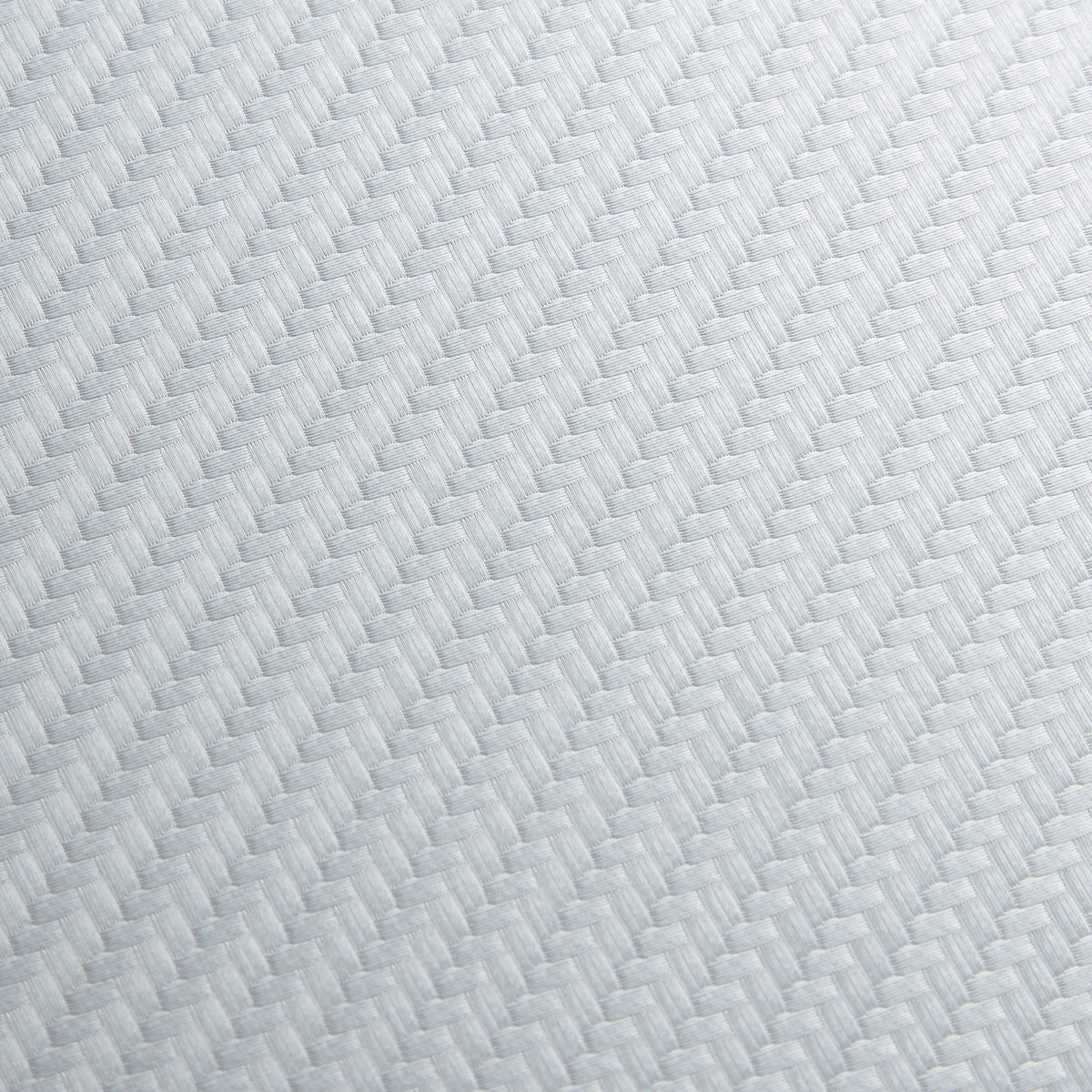 Delsey Alu'r Aluminum Large Spinner Upright in Silver — detail view 3 # color_Silver