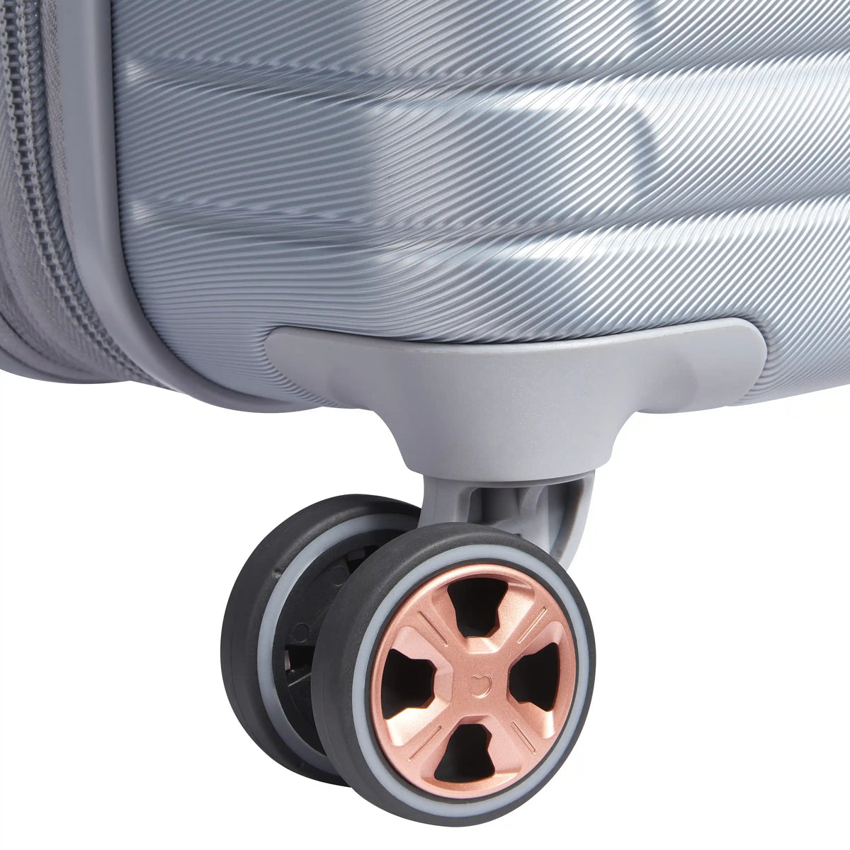 Delsey Cruise 3.0 Medium Expandable Spinner in Platinum — detail view 6 # color_Platinum