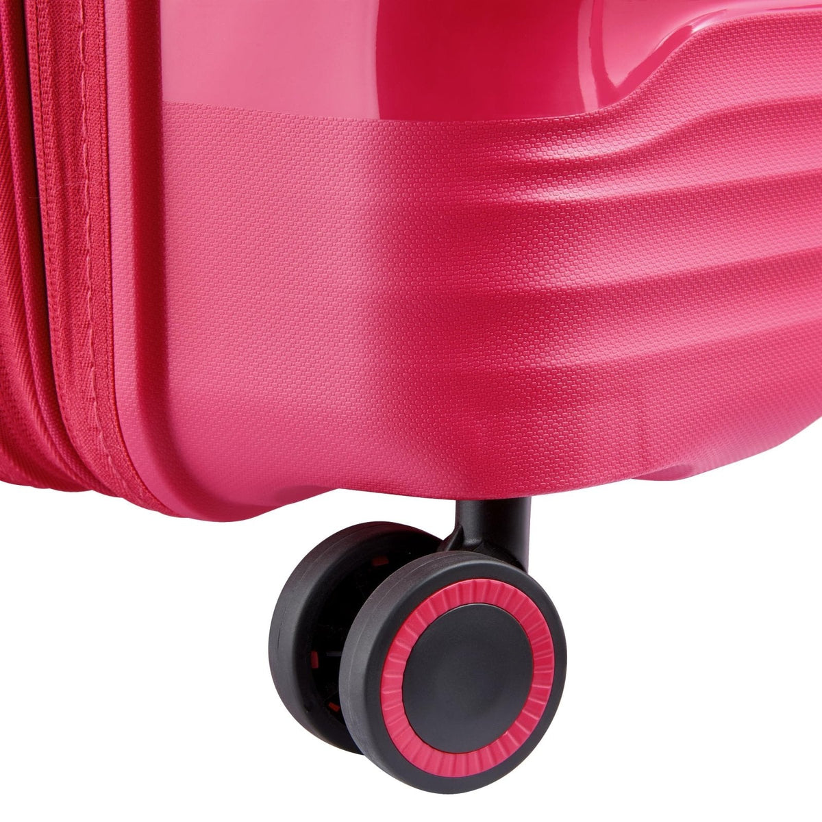 Delsey Dune Medium Expandable Spinner in Magenta — detail view 4