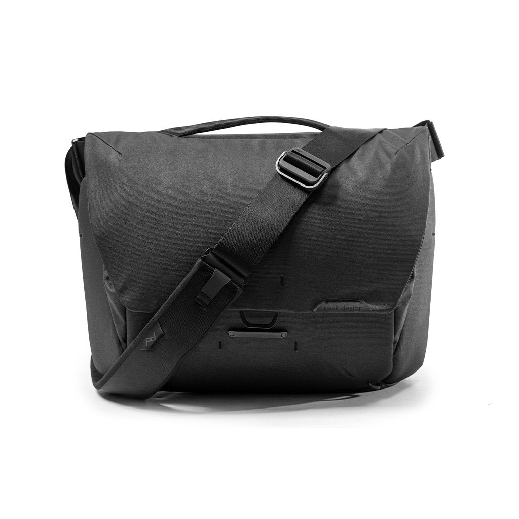 Peak Design Everyday Messenger 13L in Black — detail view # color_Black