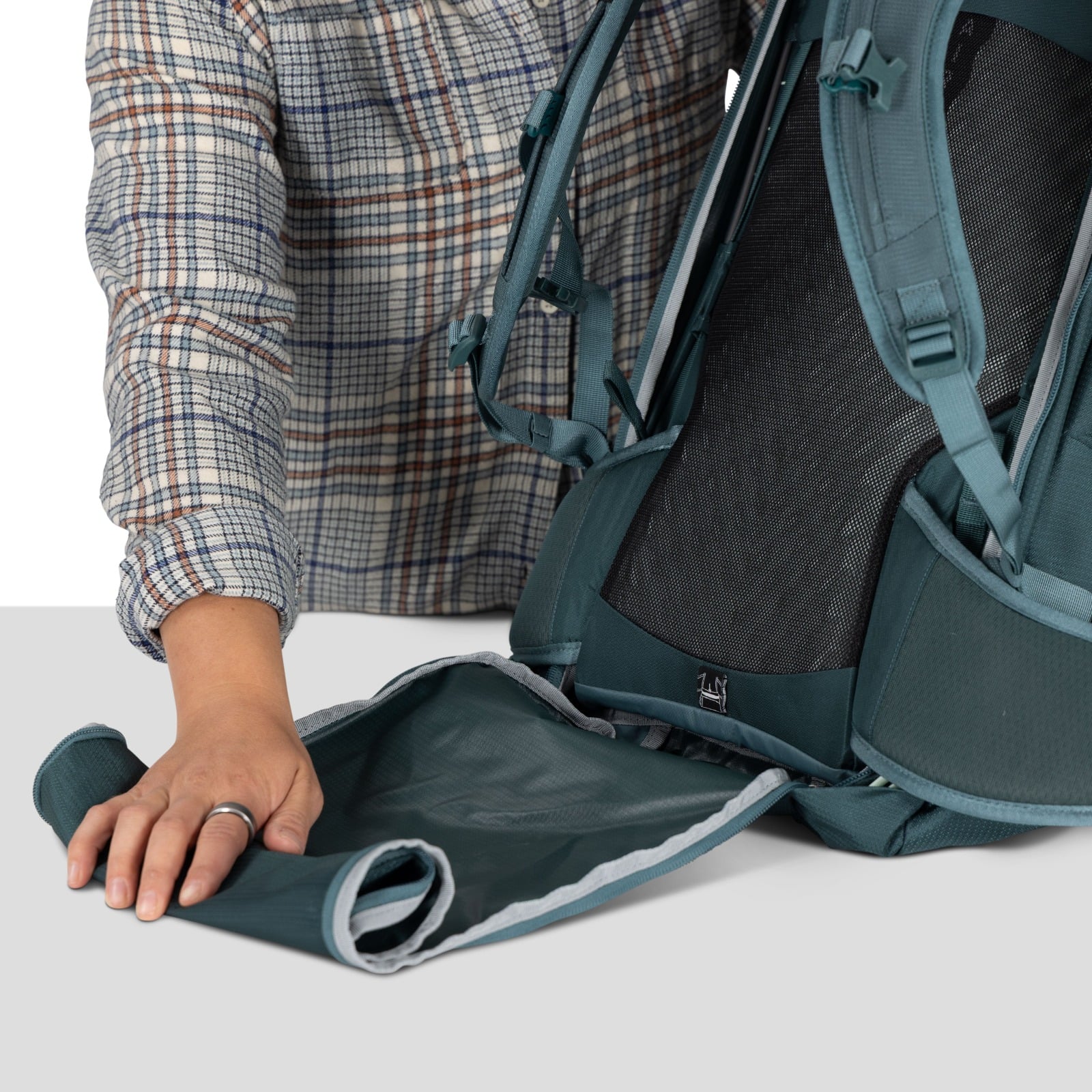 Osprey Fairview 70 Women's Travel Pack 70L in Cascade Blue-Torrent Blue — detail view 3