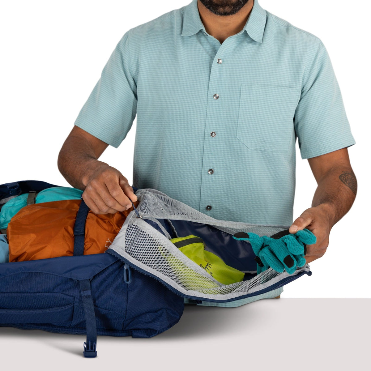 Osprey Farpoint Travel Pack-40L in Antique Blue — detail view 2
