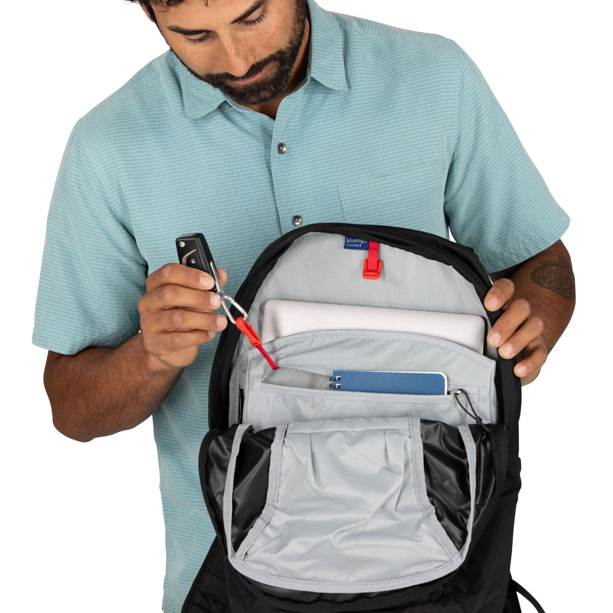 Osprey Farpoint Travel Pack-55L in Black — detail view