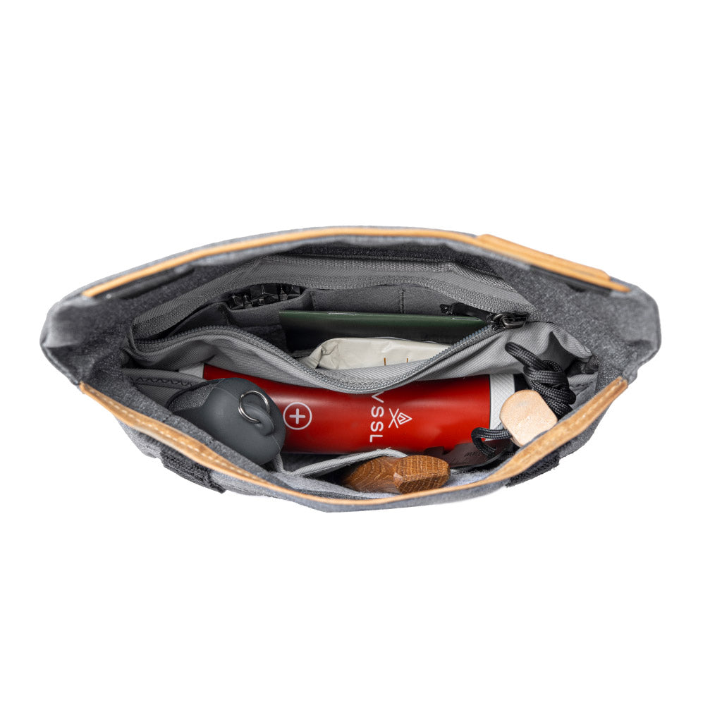 Peak Design Field Pouch in Charcoal — interior view # color_Charcoal