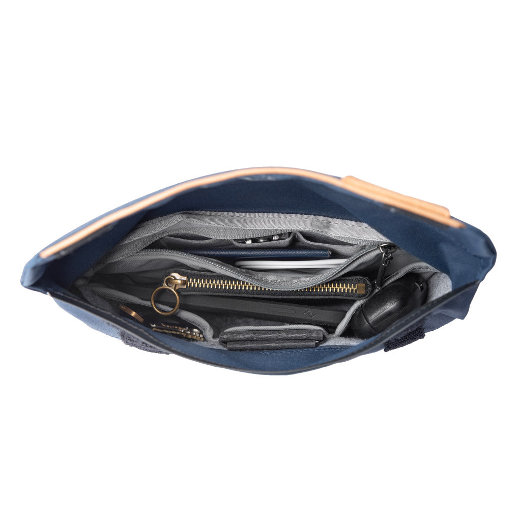 Peak Design Field Pouch in Midnight — interior view # color_Midnight
