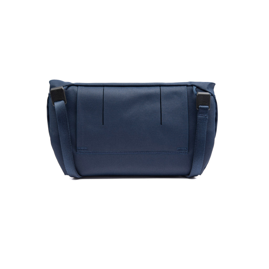 Peak Design Field Pouch in Midnight — detail view 2 # color_Midnight