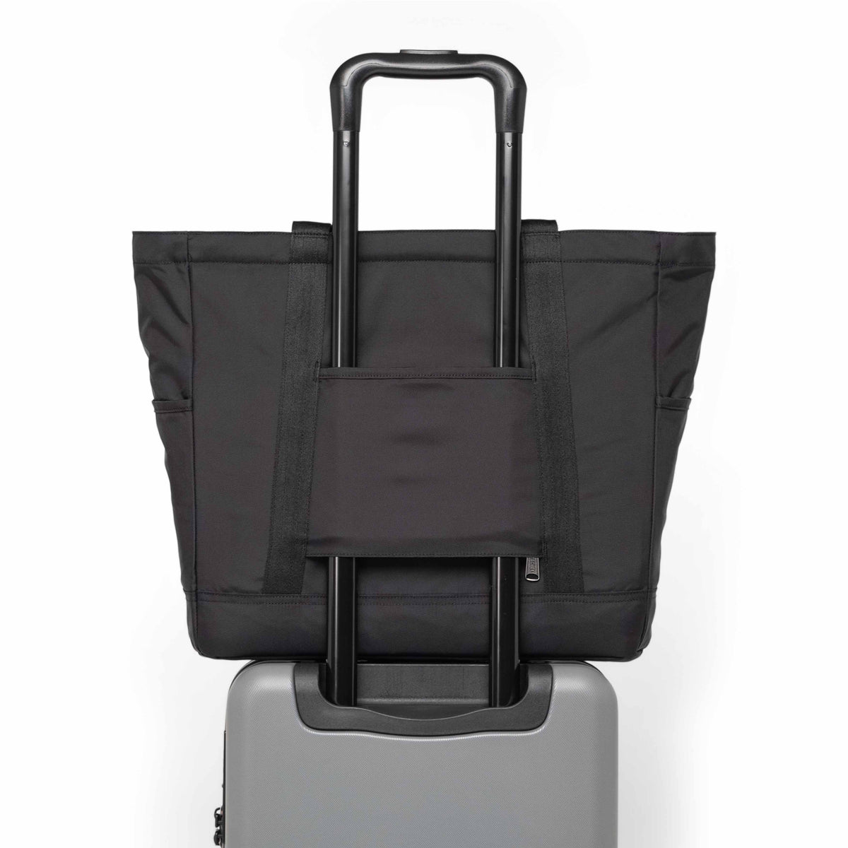 Nylon Herschel Heritage Tote 24.5L in Black — detail view