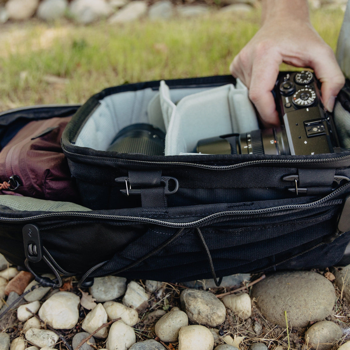 Peak Design Outdoor Backpack Zip 18L in Black — interior view 2 # color_Black