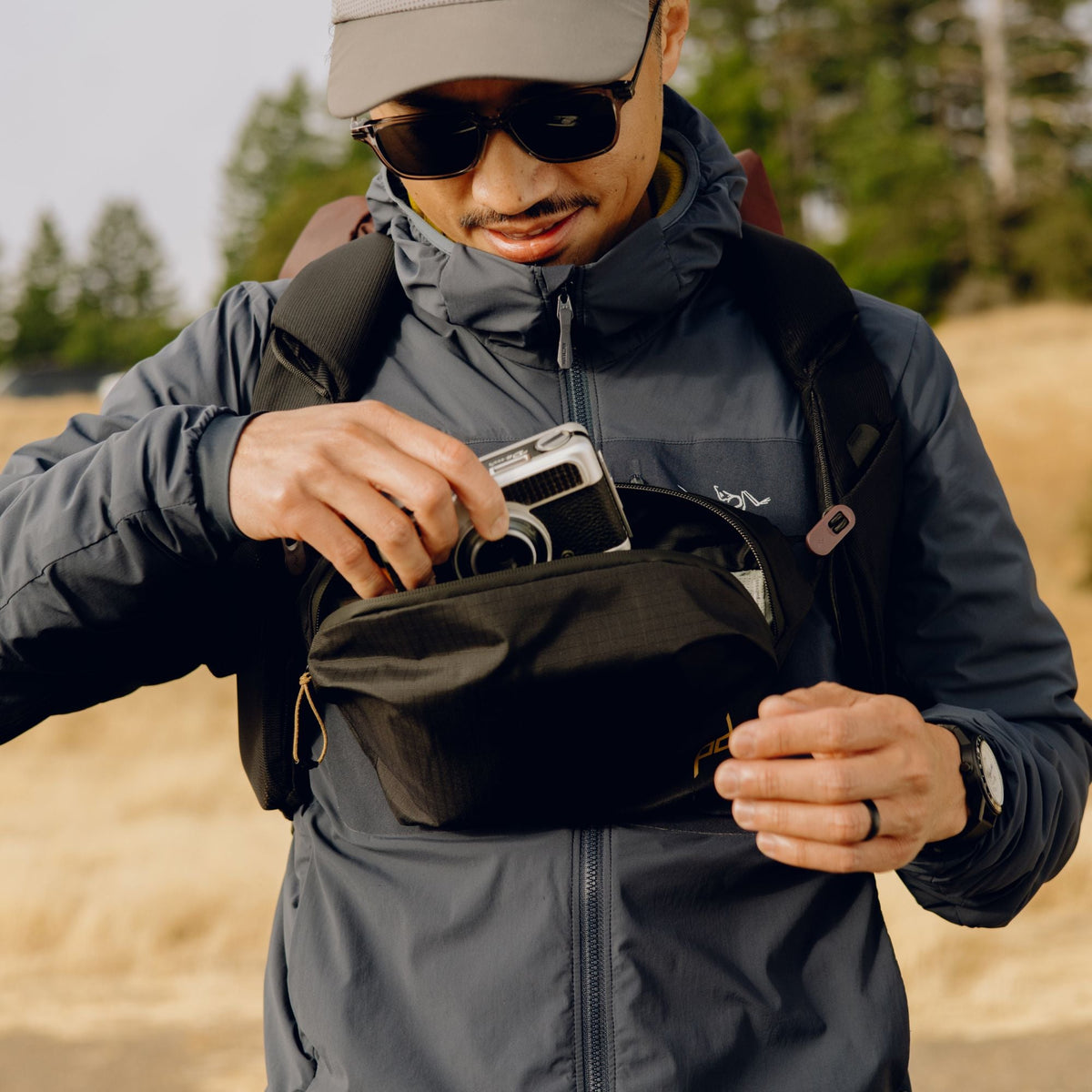 Peak Design Outdoor Sling 2L in Black — lifestyle # color_Black