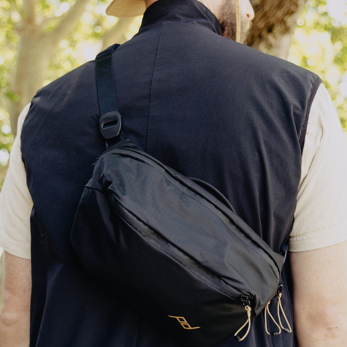 Peak Design Outdoor Sling 4L in Black — lifestyle # color_Black