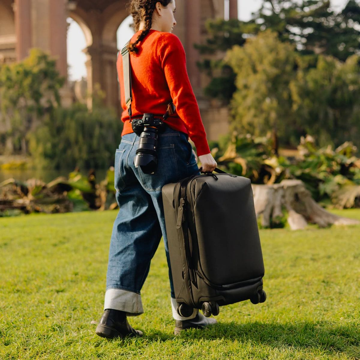 Peak Design Roller Pro 34L in Black — lifestyle 4 # color_Black
