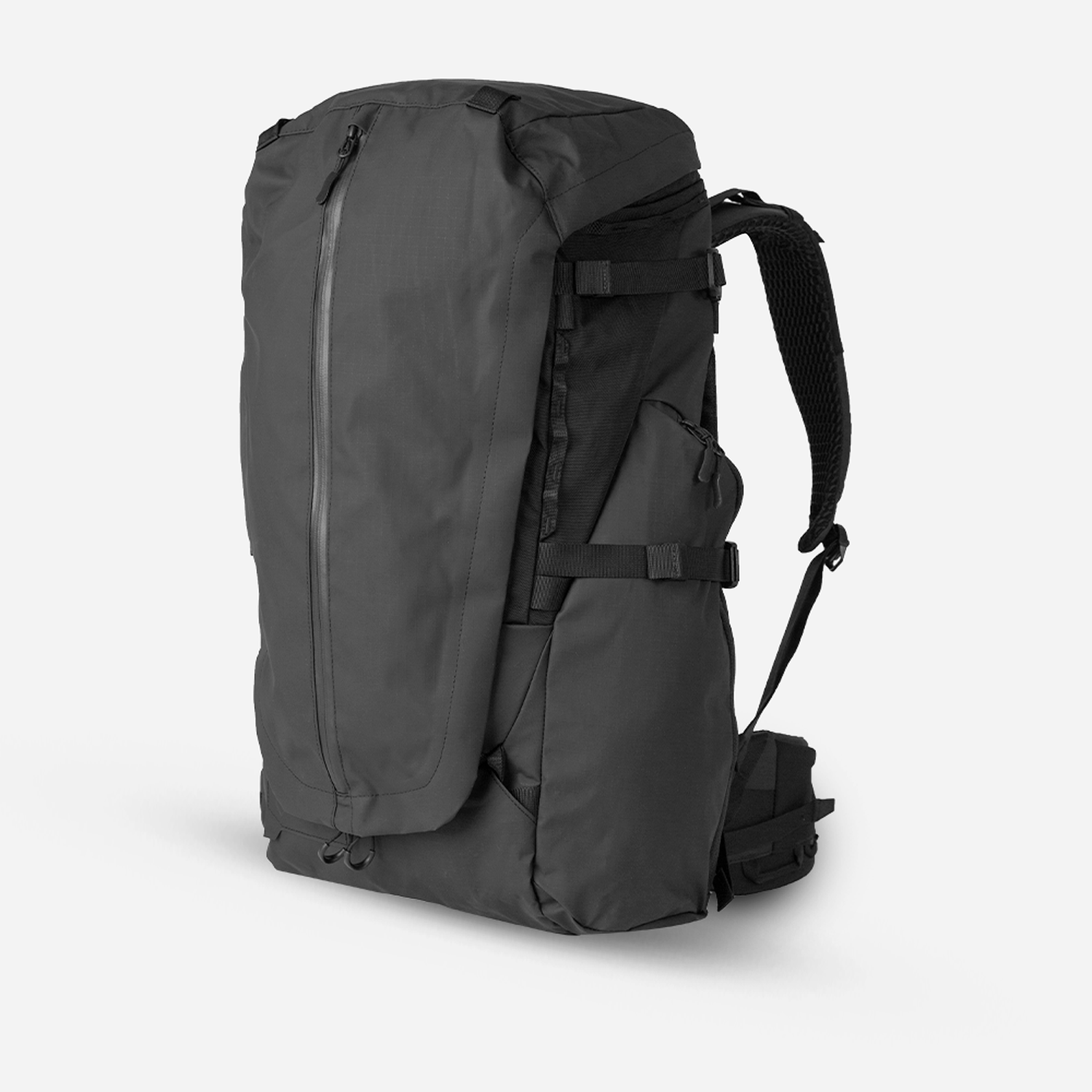 WANDRD FERNWEH M/L in Black — angle view 2