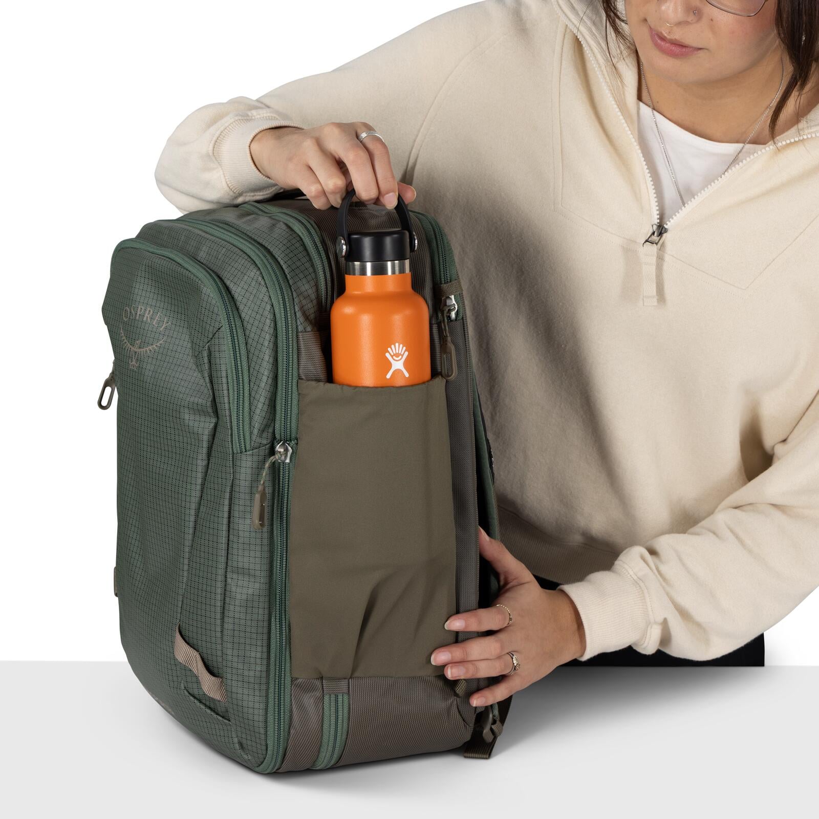 Osprey Transporter Expandable Travel Pack 26+6L in Pine Leaf-Earl Grey — detail view 7