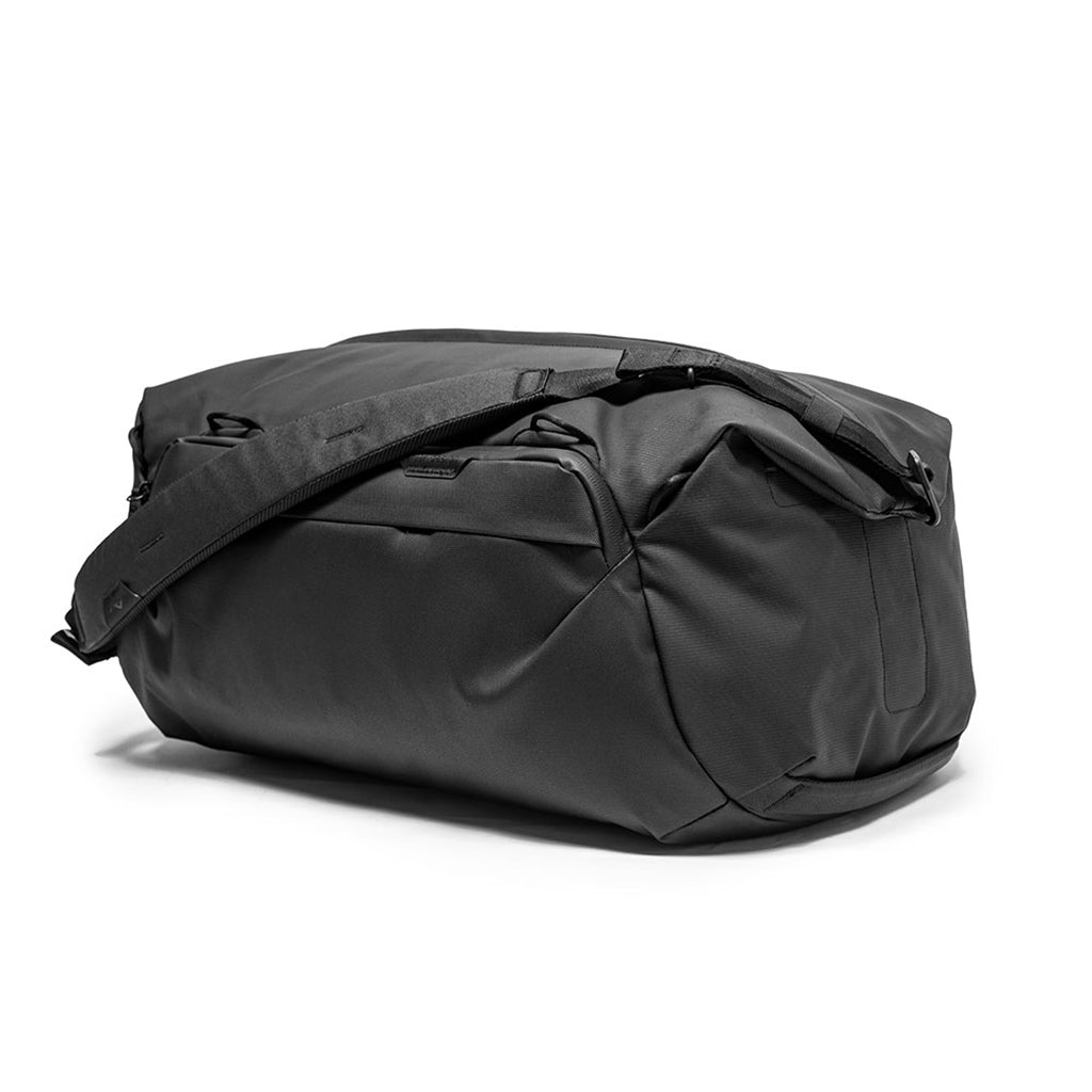 Peak Design Travel Duffel 35L in Black — angle view 2 # color_Black
