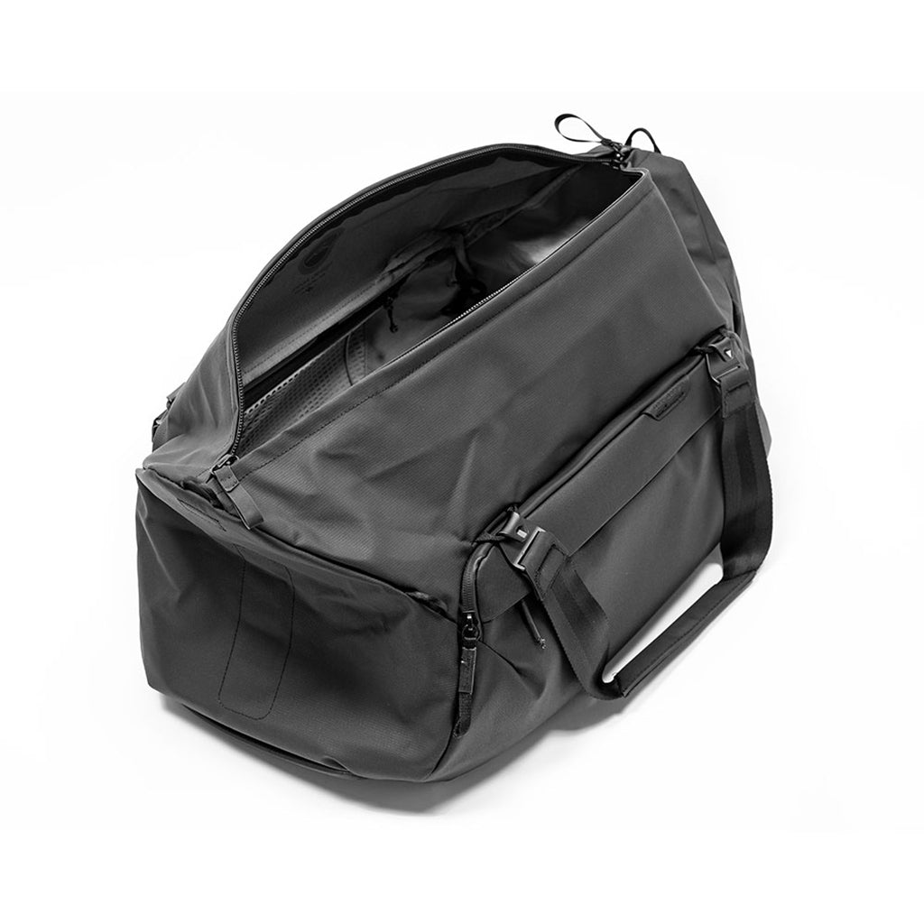 Peak Design Travel Duffel 35L in Black — interior view # color_Black