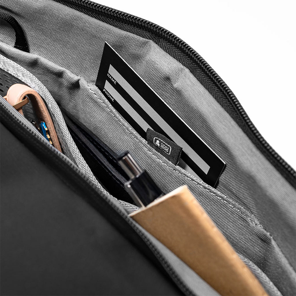 Peak Design Travel Duffel 35L in Black — detail view # color_Black