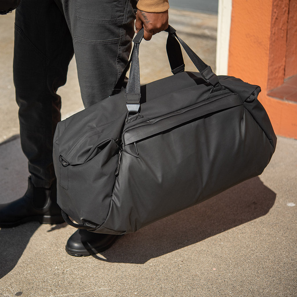 Peak Design Travel Duffel 65L in Black — lifestyle 3 # color_Black