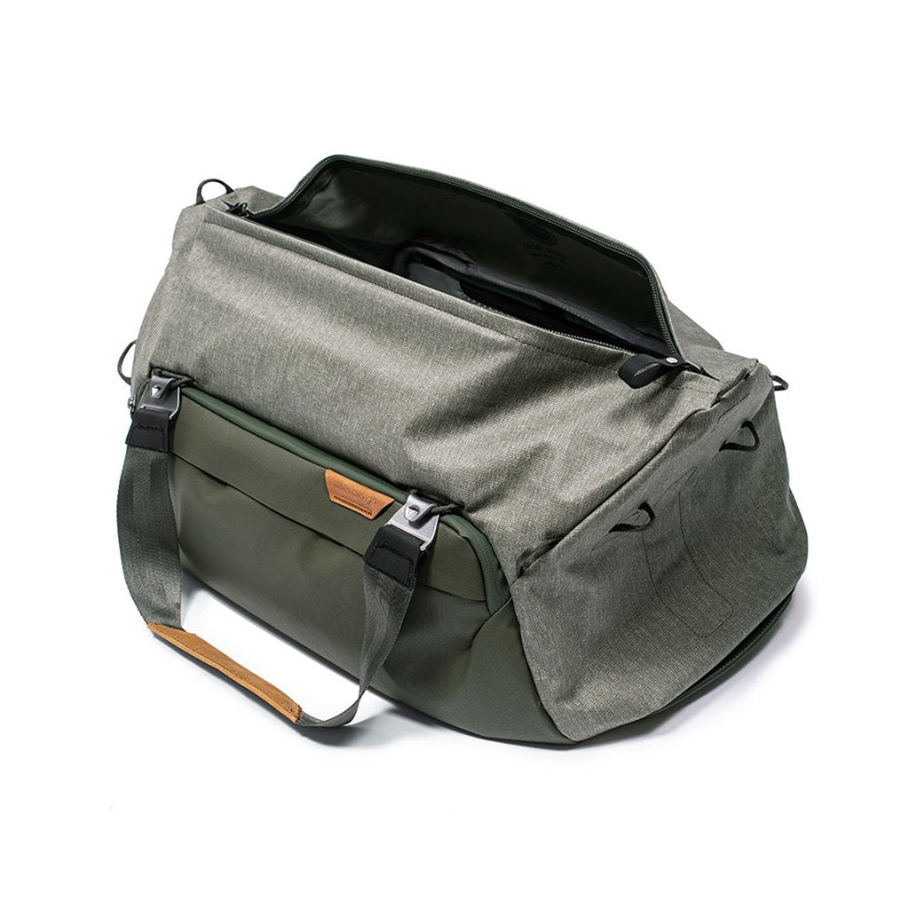 Peak Design Travel Duffel 35L in Sage — interior view # color_Sage