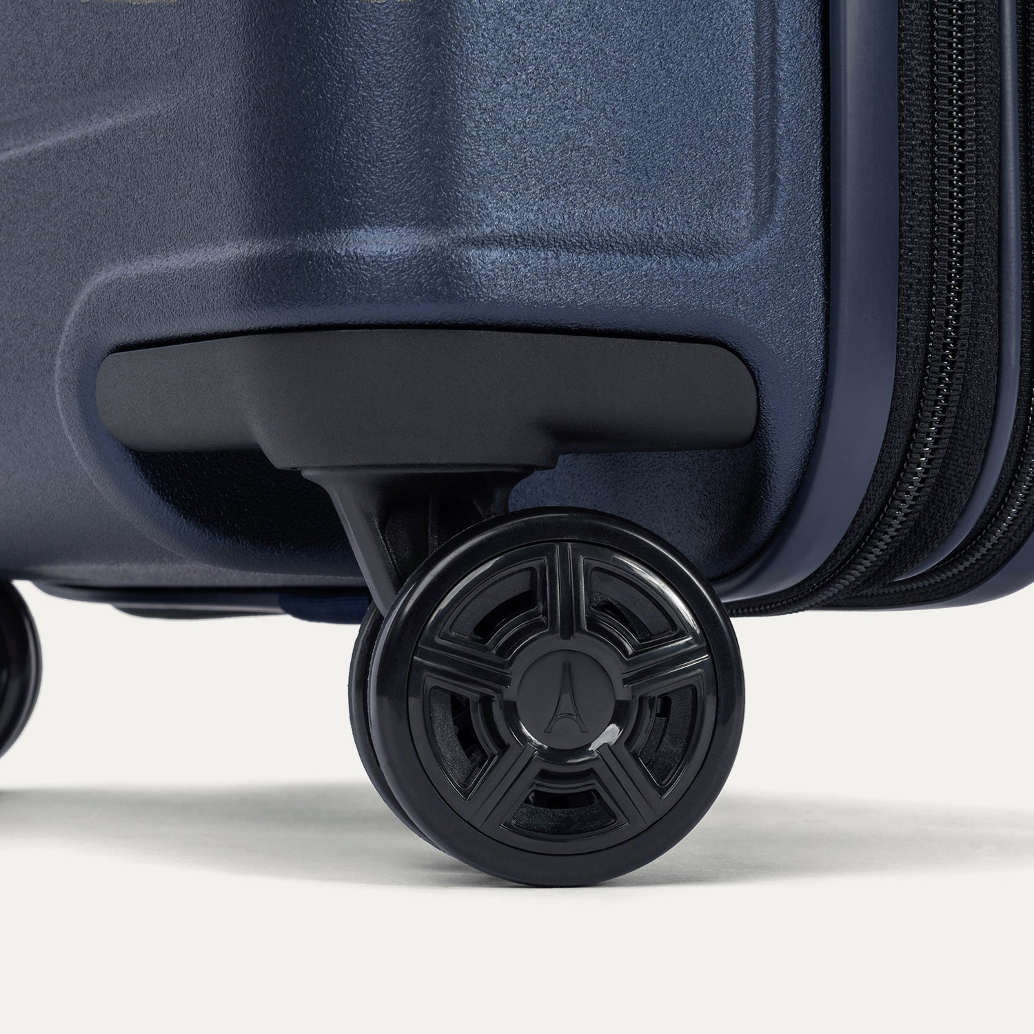 Travelpro Platinum Elite Hardside Medium Check-In Expandable Spinner in Aviator Navy — detail view