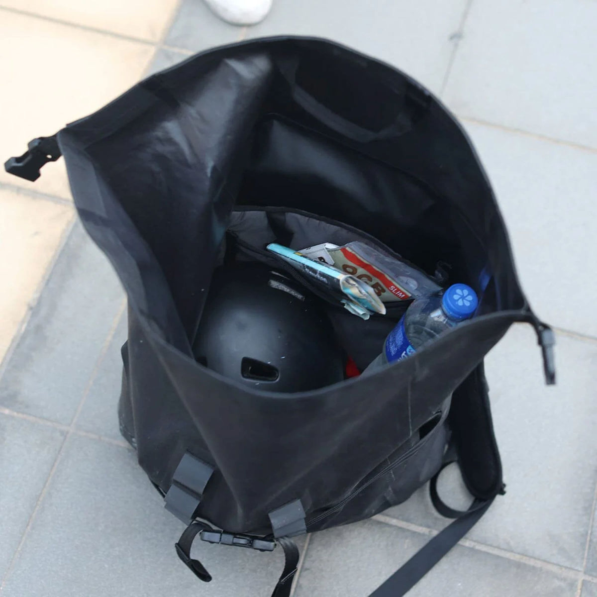 Chrome Industries Urban Ex Rolltop 30L Backpack in Black — interior view 2