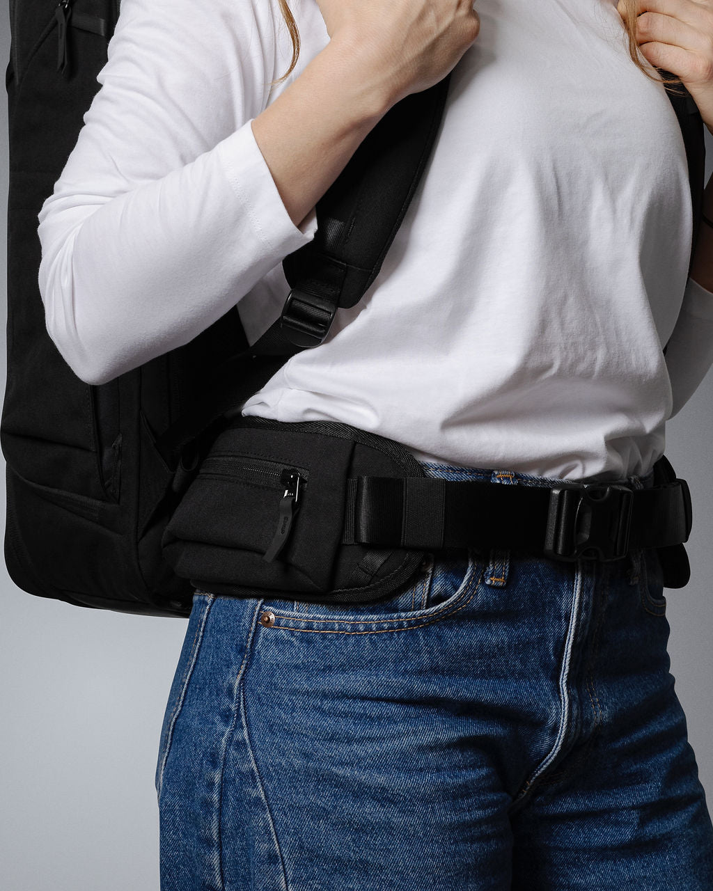 VRSA TrueFit Hip Belt in Black — lifestyle 2