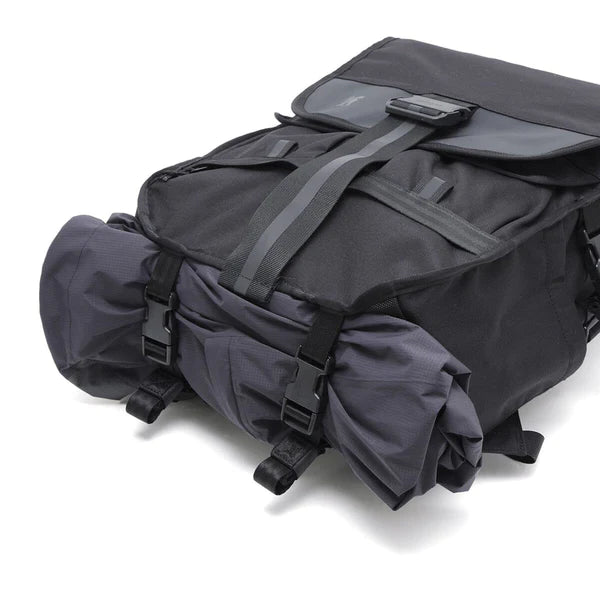 Chrome Industries Warsaw Pack 30L backpack – black, rear harness panel